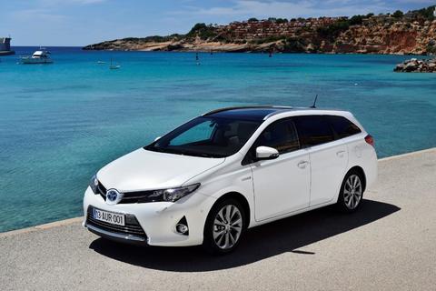 000120416_480_avtomobil_toyota_auris_s_tipom_kuzova_universal1